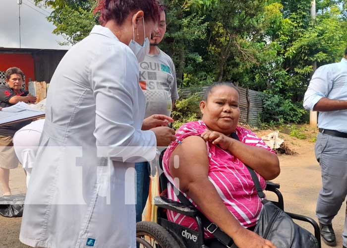 Vacunación casa a casa en barrios de Managua