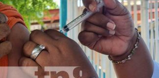 Vacunación casa a casa contra el COVID-19 en Managua