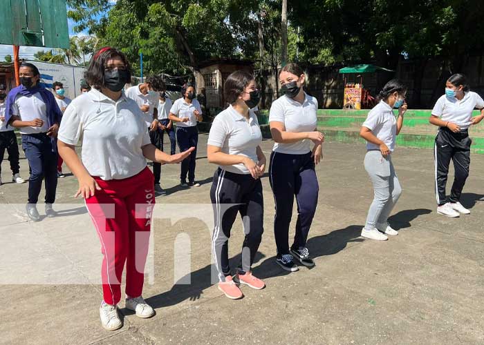 Realizan zumbatón en un colegio de Managua