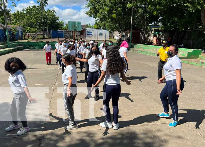 Realizan zumbatón en un colegio de Managua