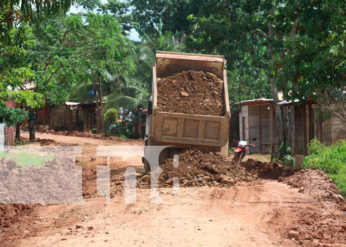 Inicia reparación y mantenimiento de carretera a Riscos de Oro, Rosita