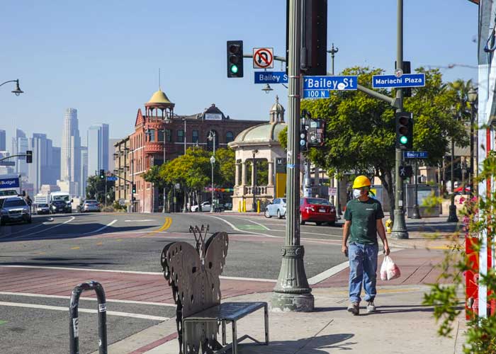 Calle en Los Ángeles lleva el nombre de Vicente Fernández en su honor