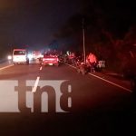 Dos jóvenes graves al ser embestidos por una camioneta en Carretera Sur