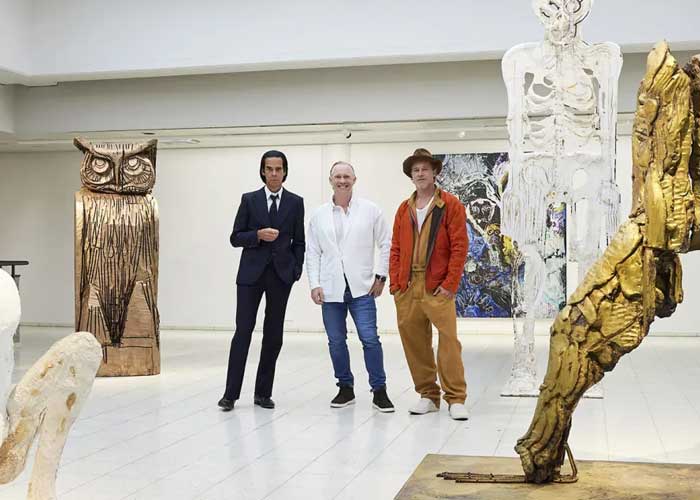 Fotos: Brad Pitt se "lanza" como escultor en Finlandia