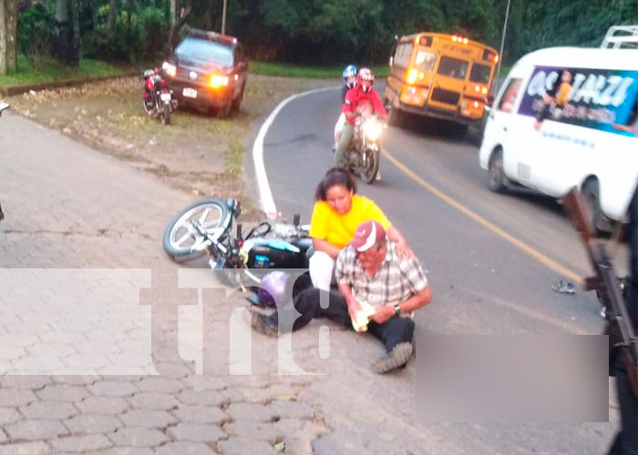 Motociclistas impactan de frente en San Marcos, Carazo