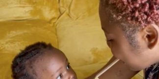 Madre sin brazos "hace hasta lo imposible" por alimentar a su bebé