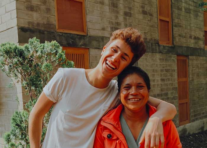 Juanpa Zurita recibe críticas por "exhibir sus buenas obras" en su documental