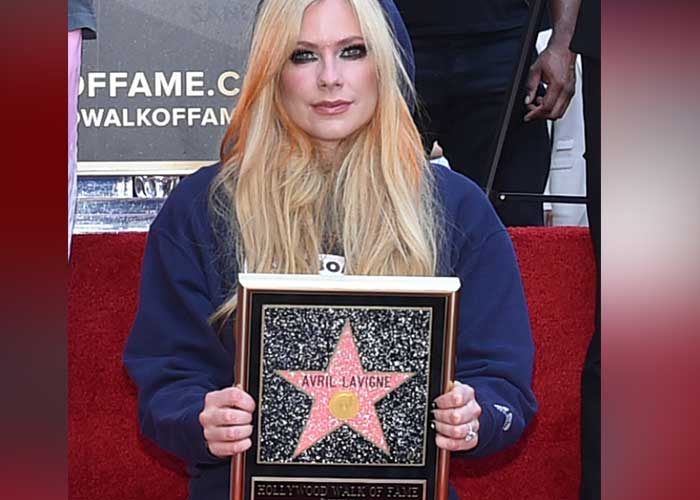 Honran carrera de Avril Lavigne con estrella en Hollywood