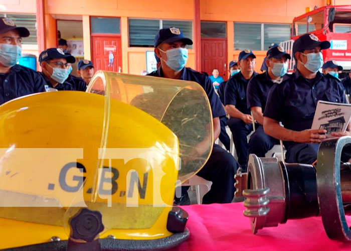 Bomberos reciben capacitación sobre técnicas de manejo de medios contra incendios en Madriz