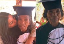Realiza graduación simbólica a su tía que siempre soñó con ser abogada