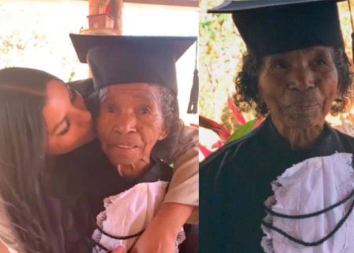 Realiza graduación simbólica a su tía que siempre soñó con ser abogada