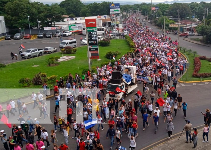 Realizan caminata en barrios de Managua en saludo a las fiestas patrias