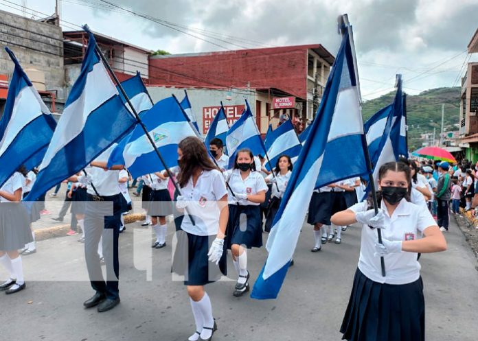 Estudiantes de Matagalpa, Carazo, Jinotega y Jalapa realizan desfile patrio
