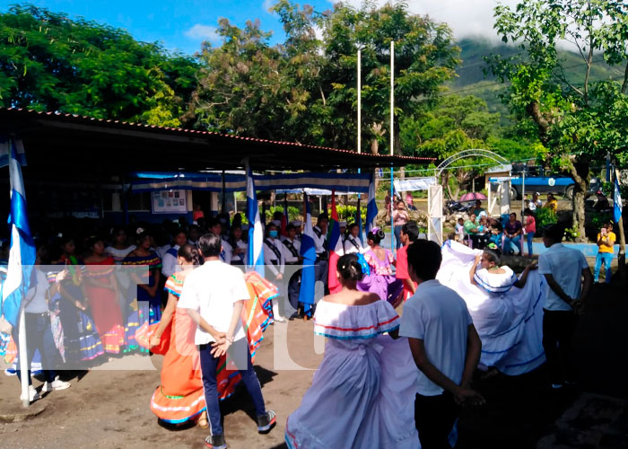Alegre y colorido desfile patrio en Ometepe