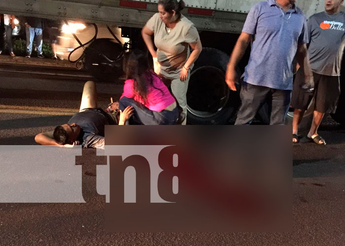 Motociclista sufre graves lesiones al ser arrollado por un furgón en Estelí