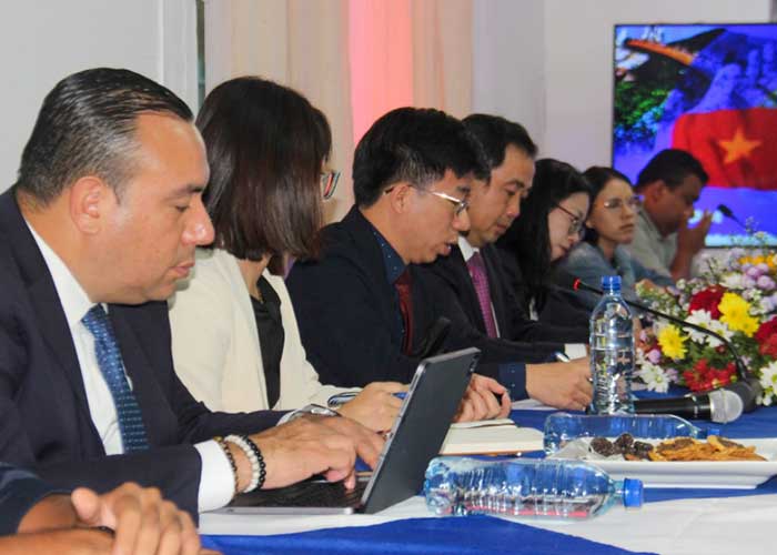 JS, UNEN y Ministerio de la Juventud se reúnen con delegaciones de China y Vietnam