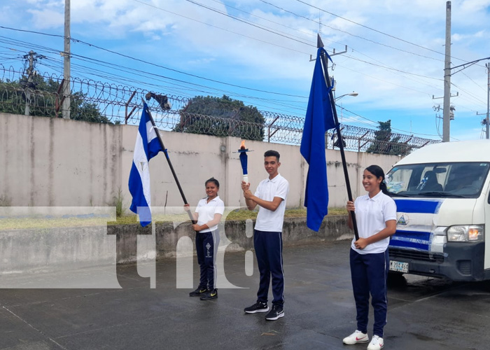 Nicaragua entrega antorcha de la libertad a Costa Rica