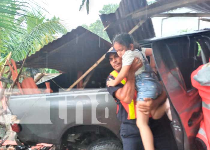 Camioneta impacta contra una vivienda en Villa Sandino, Chontales