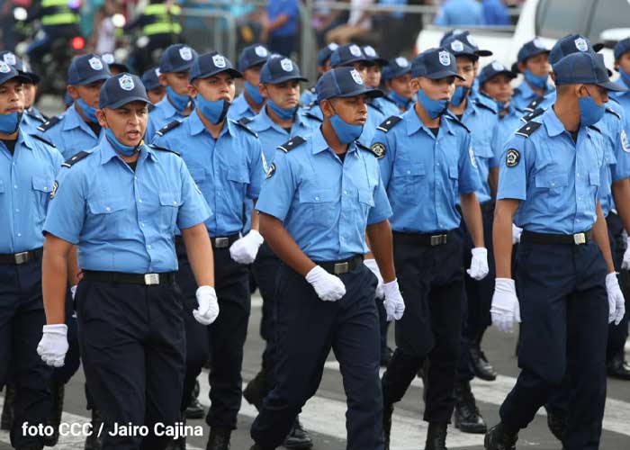Desfile de la Policía Nacional, presidido por el Comandante Daniel Ortega y la Vicepresidenta Rosario Murillo