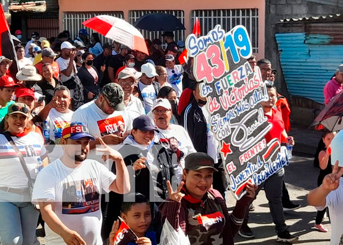 Managua celebra multitudinaria caminata en saludo a las fiestas patrias