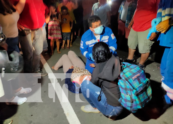 Managua: Dos personas lesionados tras estrellarse en el Km 9 Carretera Sur