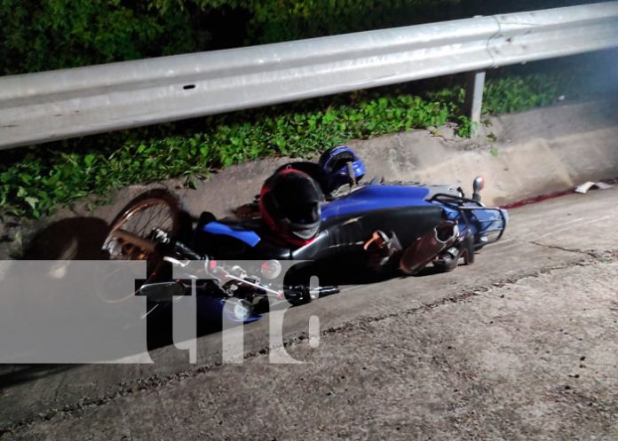 Managua: Dos personas lesionados tras estrellarse en el Km 9 Carretera Sur