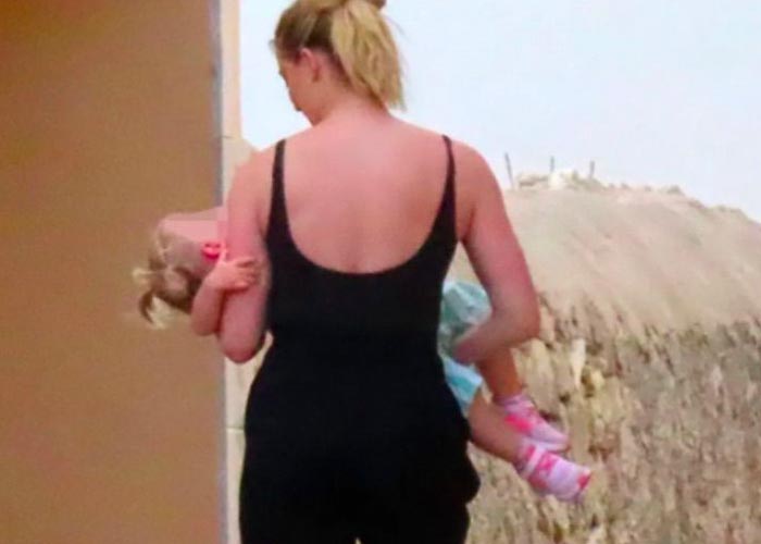 Amber es vista paseando con su hija Oonagh
