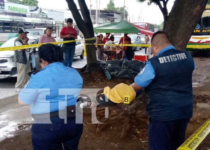 Un anciano se desplomó en una de las calles de Managua, para no levantarse más
