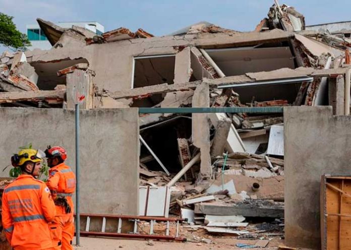 Colapsa edificio de cinco pisos en Brasil dejando un muerto y varios heridos