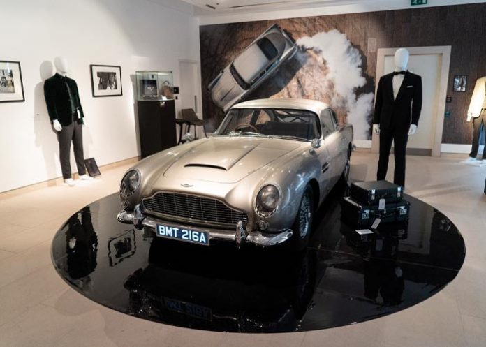 Subastan coche utilizado en película de James Bond