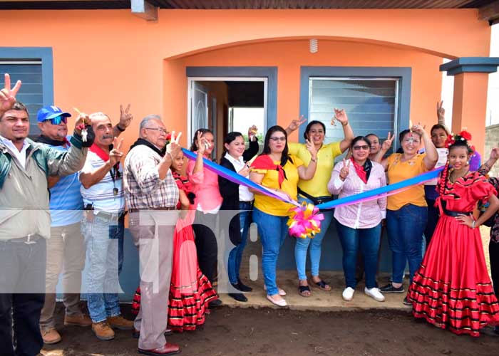 ¡Clase bendición! Pobladores reciben llaves de sus nuevas viviendas en León