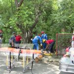 Bomberos rescatan a hombre que cayó en un cauce de Managua