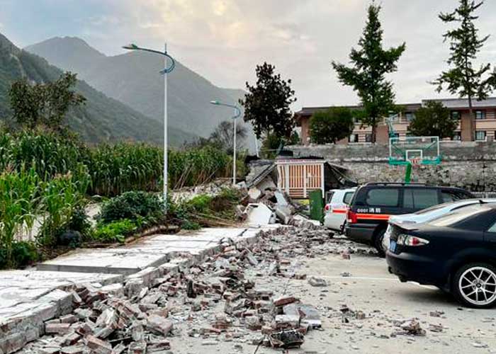 Al menos 65 personas muertas tras fuerte terremoto en Sichuan, China