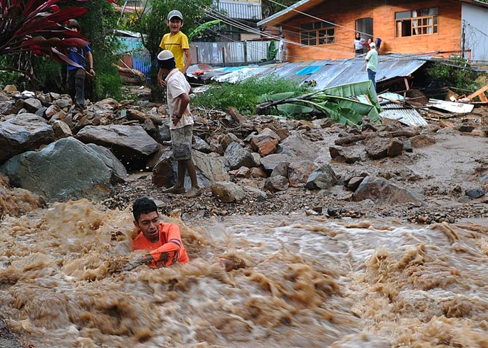 Deslizamiento de tierra por fuertes lluvias en Costa Rica