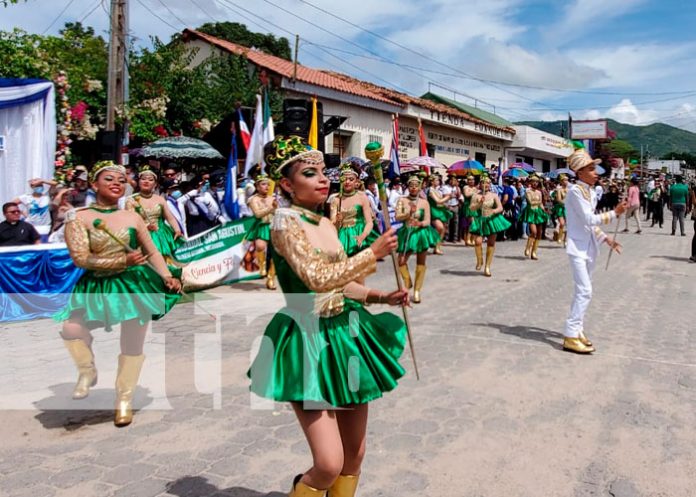 Desfile escolar por las fiestas patrias en Nicaragua