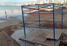 Insólita tromba de agua deja desbastada la playa de Levante en España