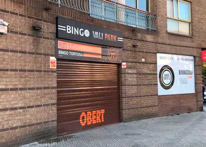 Hombres encapuchados matan de un tiro a empleada de bingo en España