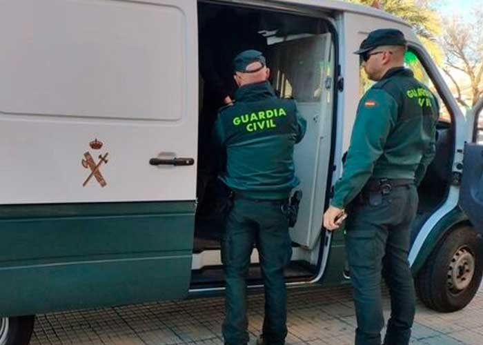 Condenan a guardia civil por abusar de 11 niños en una escuela de España
