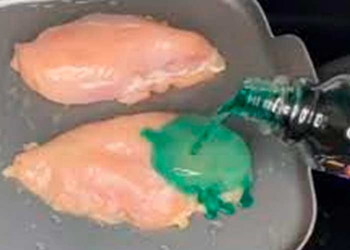 Mortal reto de cocinar pollo con ¿jarabe para la tos? en Estados Unidos