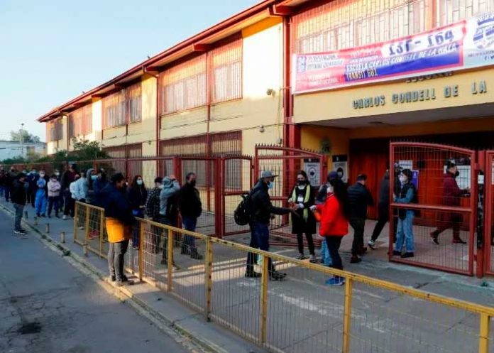 Chile acude a las urnas para elegir o rechazar la nueva constitución