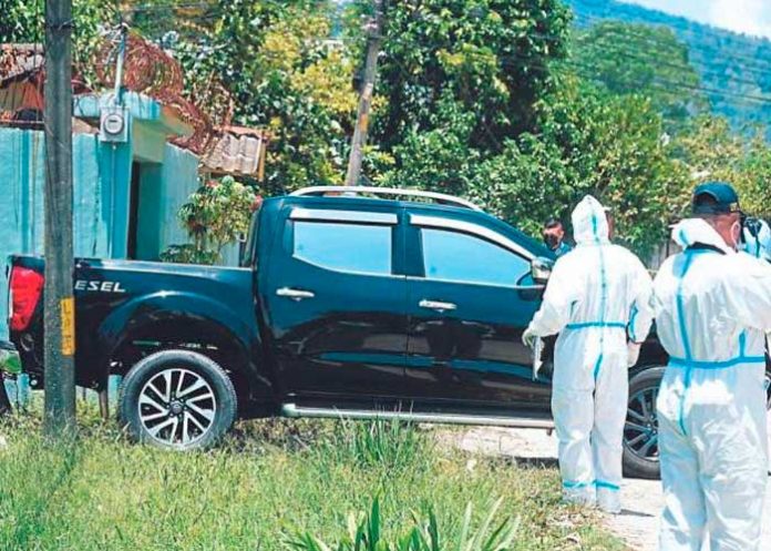 ¡Violencia sin control! Falsos policías masacran a tiros a pareja en Honduras