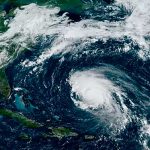 Earl se fortalece en huracán de gran tamaño de categoría 3 en el Atlántico