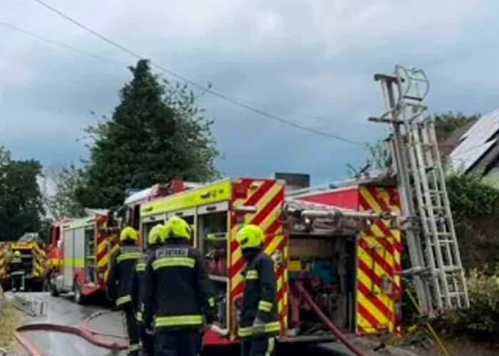 Casi mueren "chicharroneados" niños tras incendio en bus escolar en Inglaterra