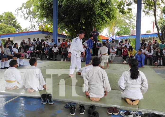 Práctica del judo en colegios de Managua