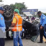 Imprudencia al volante provoca vuelco en Managua
