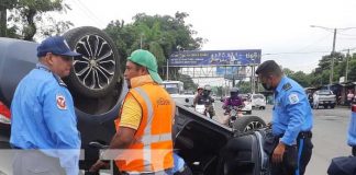 Imprudencia al volante provoca vuelco en Managua