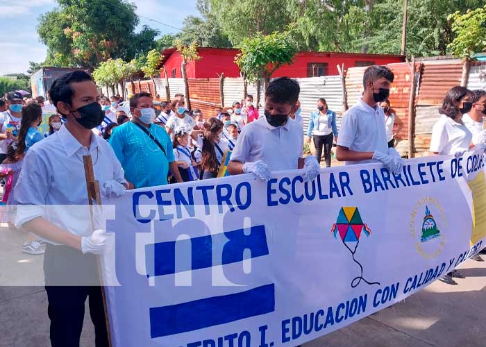 Colegios del Distrito III y IV de Managua desfilan en saludo a las fiestas patrias