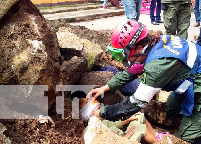 Familias del Distrito III de Managua participan en el ejercicio multi-amenazas