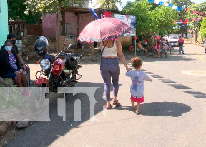 Familias del Bo.18 de Mayo en Managua celebran ejecución de proyecto vial