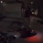 Dos delincuentes armados que llegaron en una moto